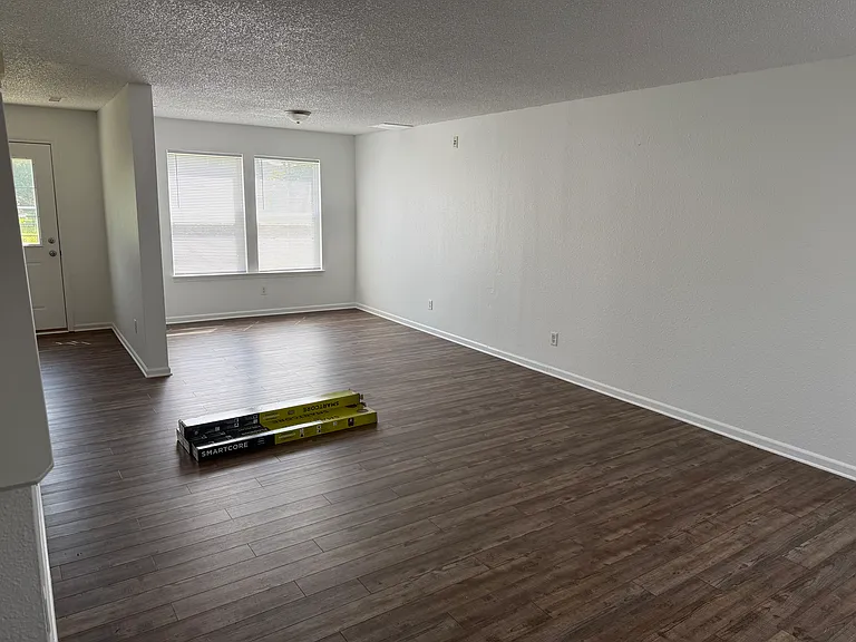 10931 Clear Spring Dr — Photo 4