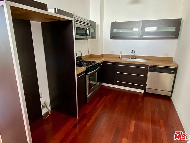 652 Mateo St #202 — Photo 5