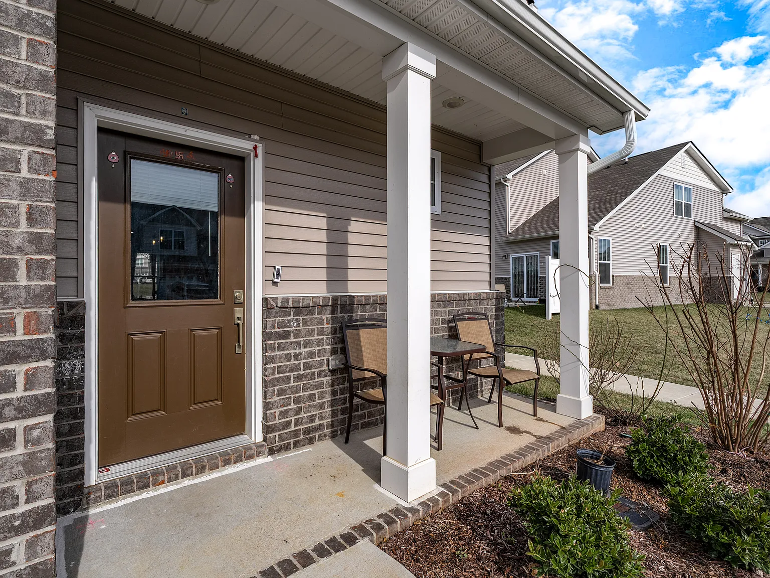3 bed, 2.5 bath, 1729 sqft, $2,099 — Photo 3