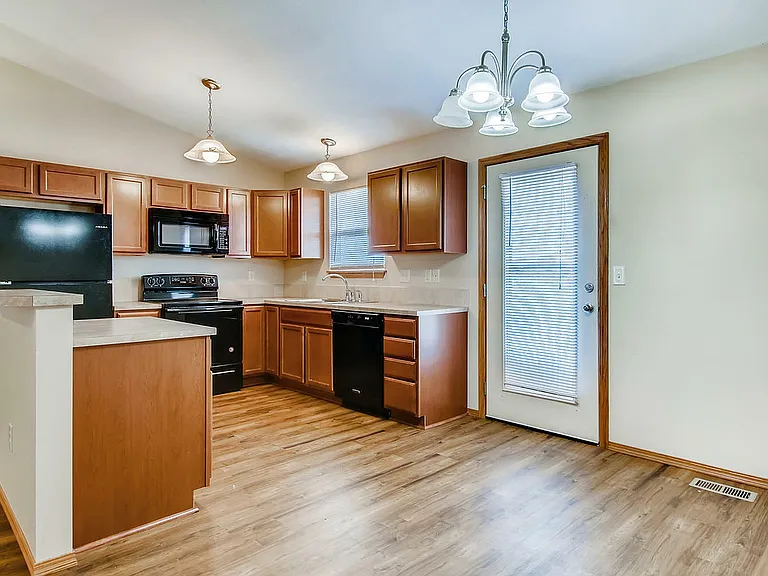 Lakeside Townhomes — Photo 9