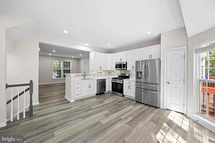 8880 Papillon Dr — Photo 11
