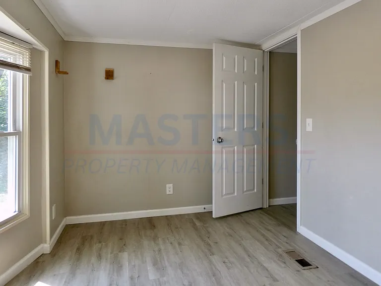 10635 Ford Rd — Photo 25