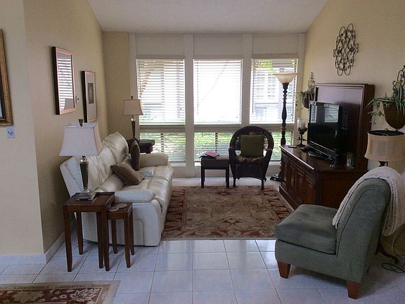 3rd image of 800 S Boulevard Of Presidents Unit 16
