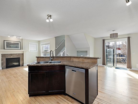 5th image of 178 Woodbend Way