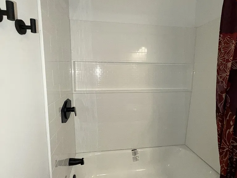 Main floor full bathroom