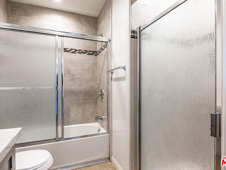 1112 Ocean Park Blvd #D — Photo 15