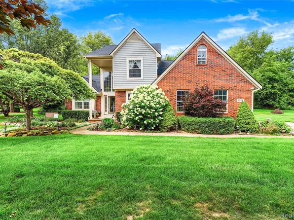 2375 Reidsview E, White Lake, MI 48383