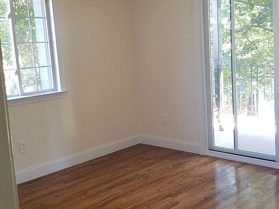 5th image of 731B Van Duzer St