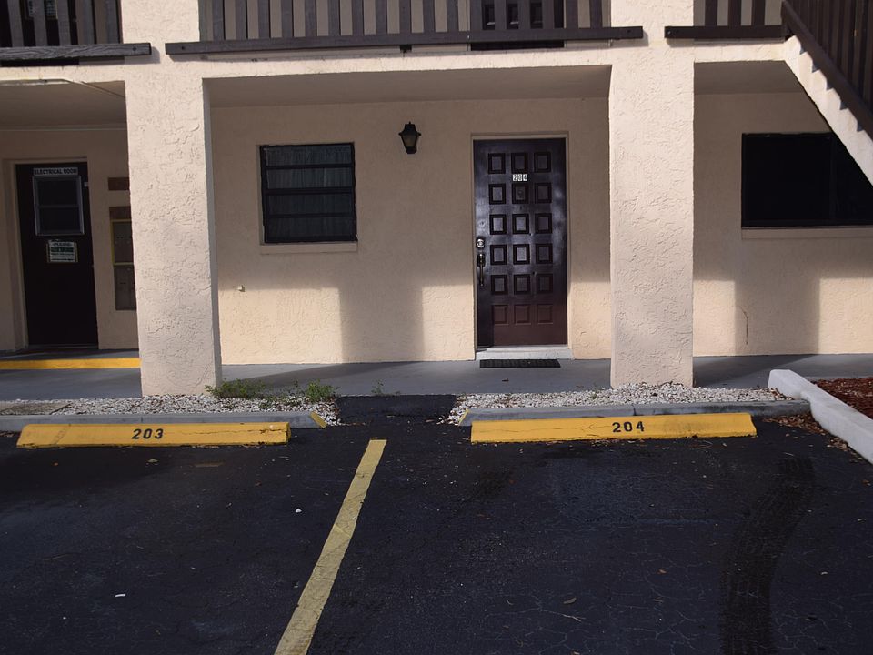 1st image of 205 Palmetto Ave APT 204
