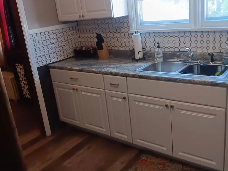 430 Elias Ave — Photo 7