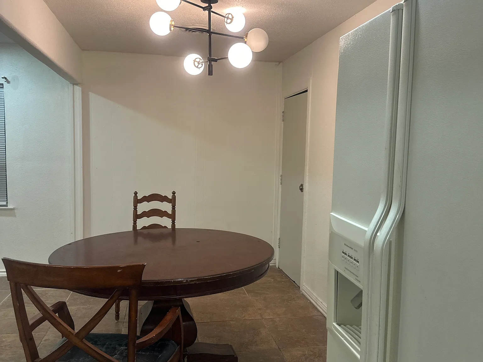 3 bed, 2.5 bath, 1271 sqft, $2,200 — Photo 4