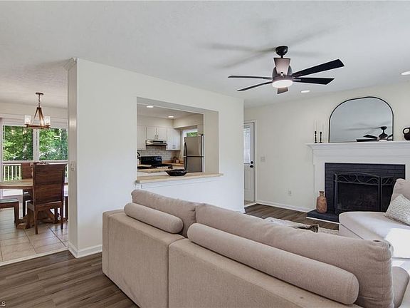 2nd image of 2627 Wyman Rd