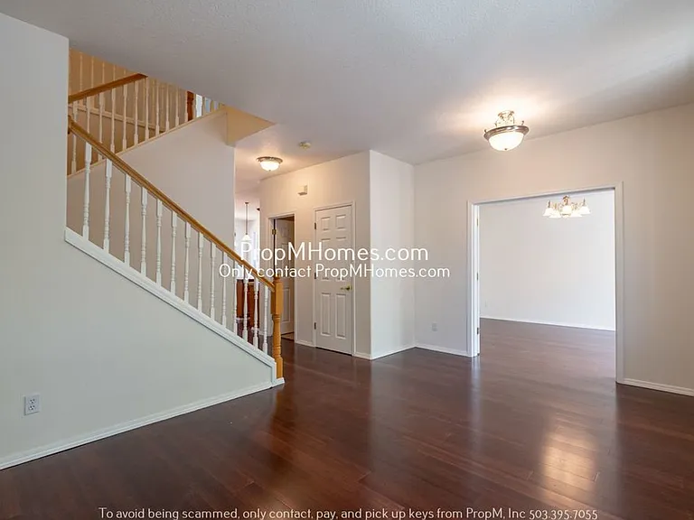 7561 SW Thornton Dr — Photo 2