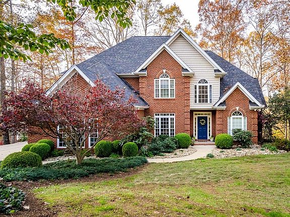 2nd image of 318 Coachman Dr