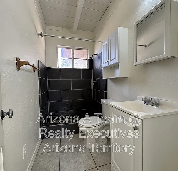 2631 N Fontana Ave #2 — Photo 4