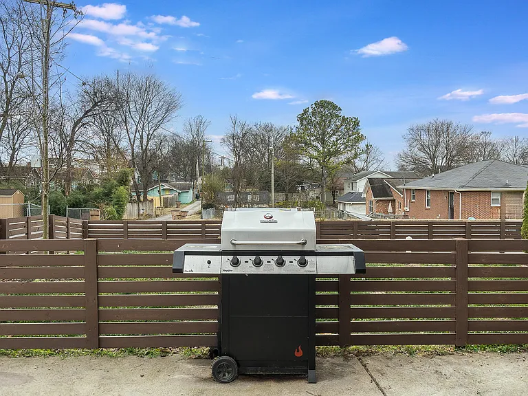 925 Mansfield Ave — Photo 46