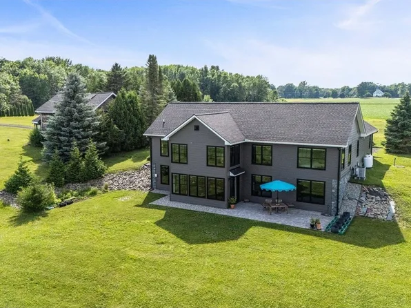 22 Pearl Bay Lane, Grand Isle, VT 05458