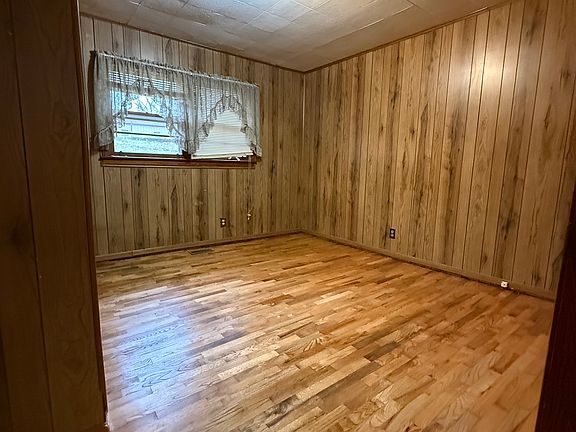 4th image of 115 Jenkins Dr