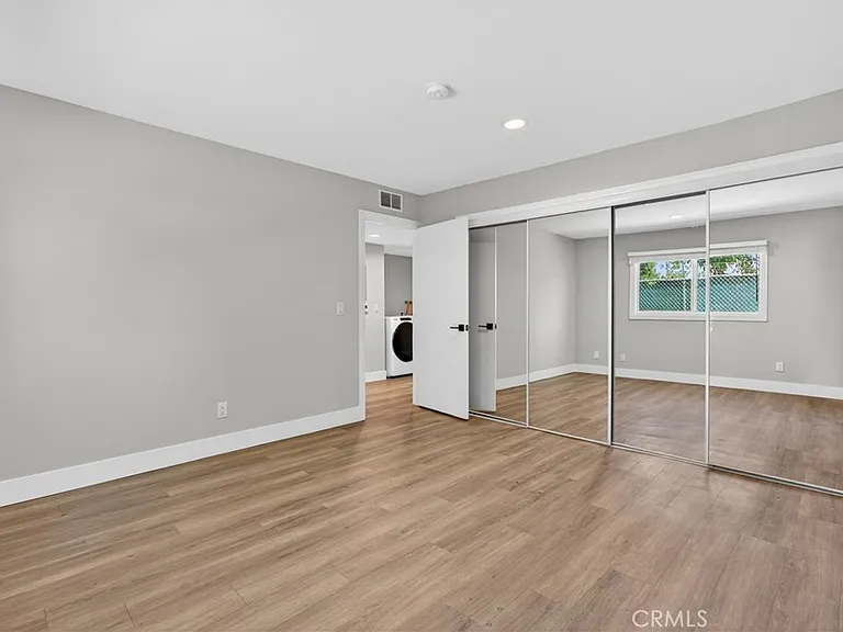 8416 Burnet Ave #7 — Photo 20
