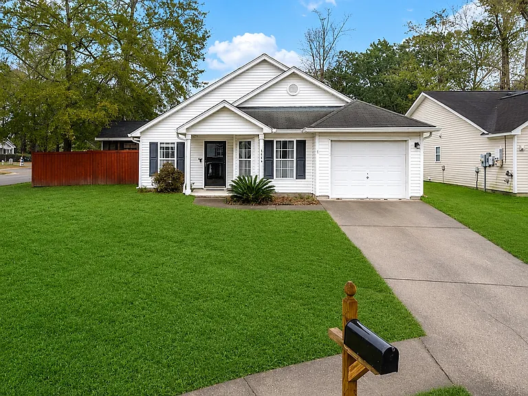 1046 Steelechase Ln — Photo 2