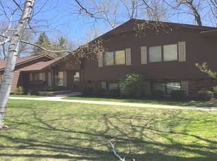 7142 N Seneca Ave, Glendale, WI 53217