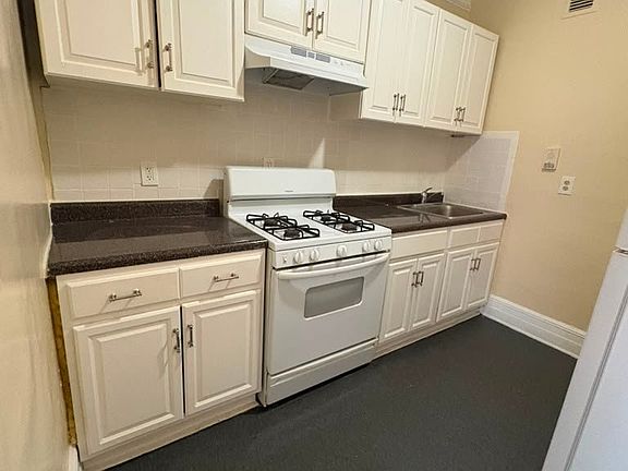 3rd image of 141 School St APT 3