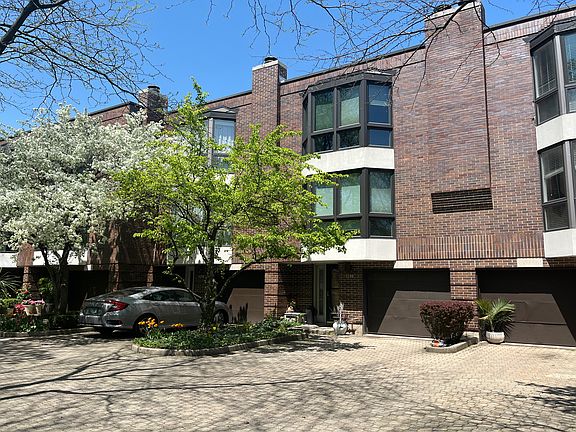 2nd image of 1156 W Farwell Ave