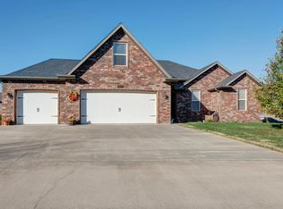 671 S Long Dr, Springfield, MO 65802