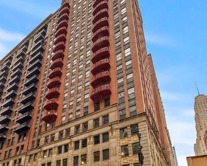 208 W Washington St #1208 — Photo 1
