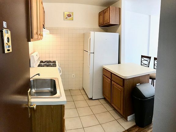 3rd image of 158 Smith St #3L