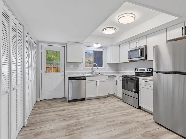 951 Iowa Ave #1 — Photo 9