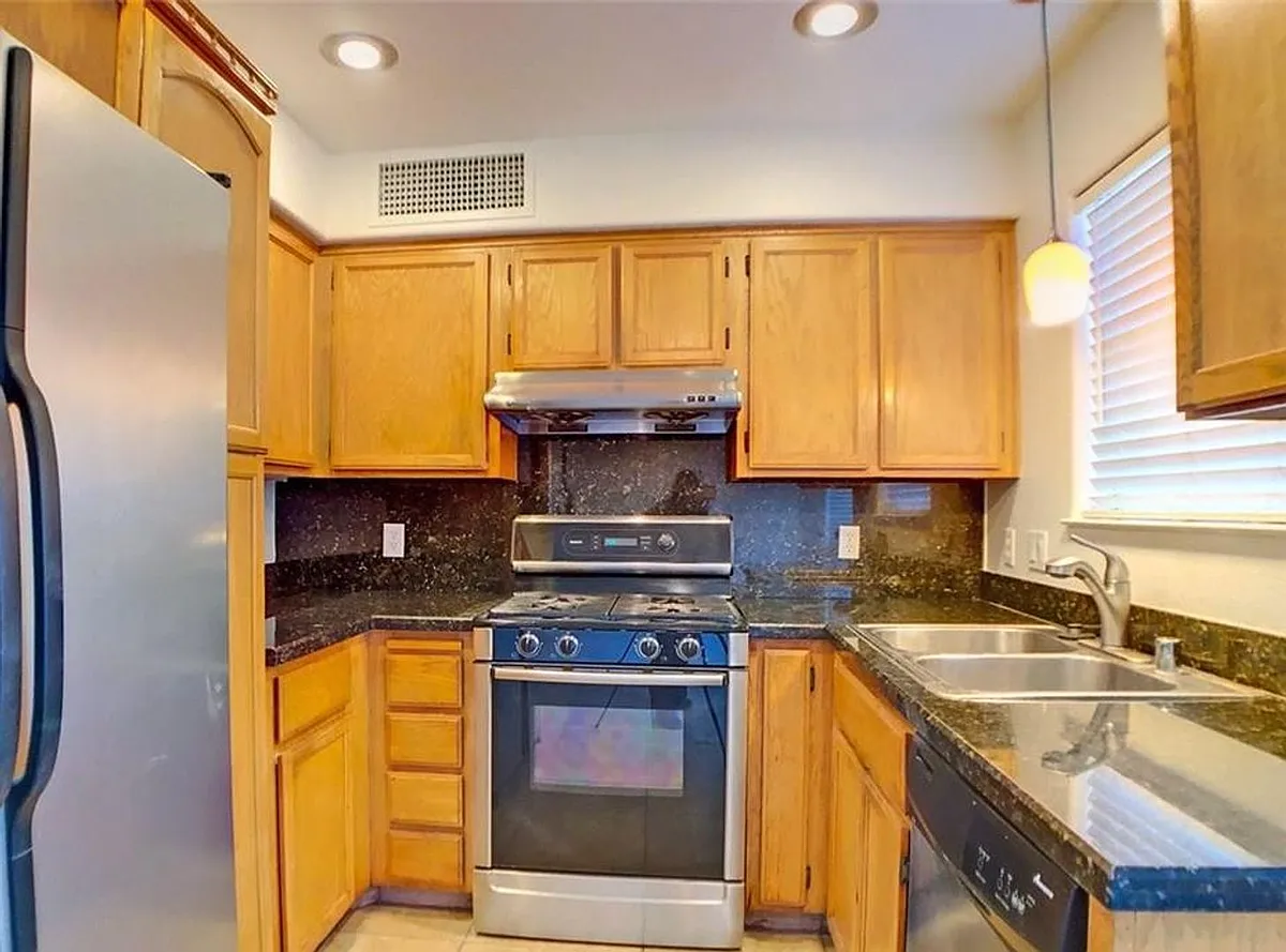 Building Photo - 8076 Cimarron Ridge Dr #101