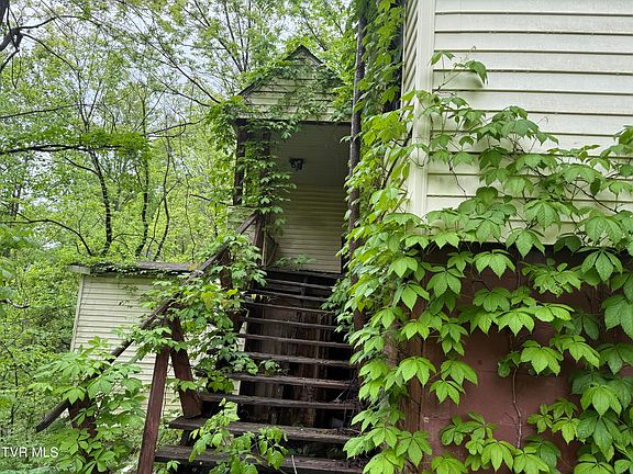 5th image of 756 Shawnee Ave E