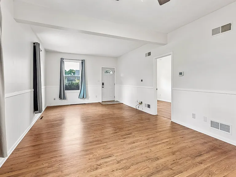 535 N Pebble St — Photo 6