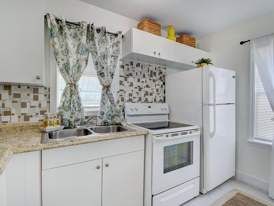 1st image of 105 S C St #3