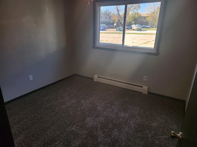 450 Laurel St — Photo 6