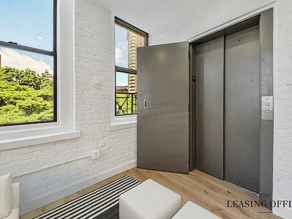 3rd image of 315 Greenwich St APT 3