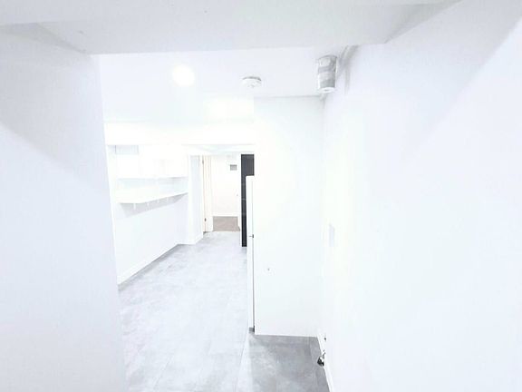2nd image of 1266 Northmount St