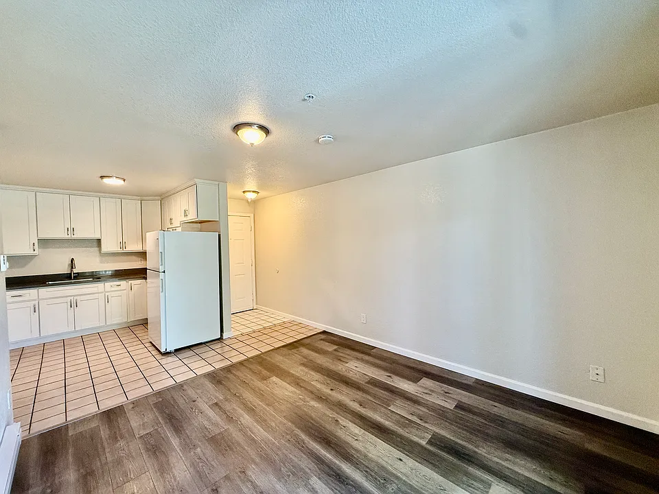 Dixon Landing Apartments