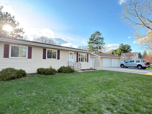 217 8th St NW, Little Falls, MN 56345
