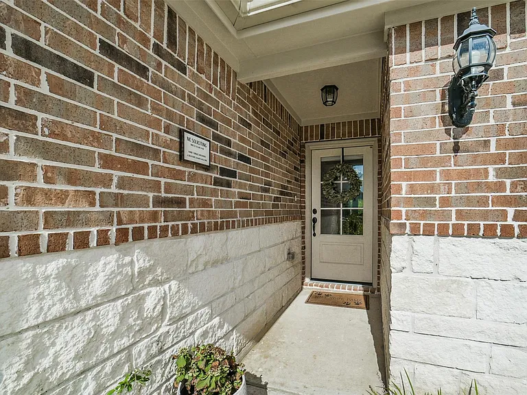 221 Woods Rose Ct — Photo 3