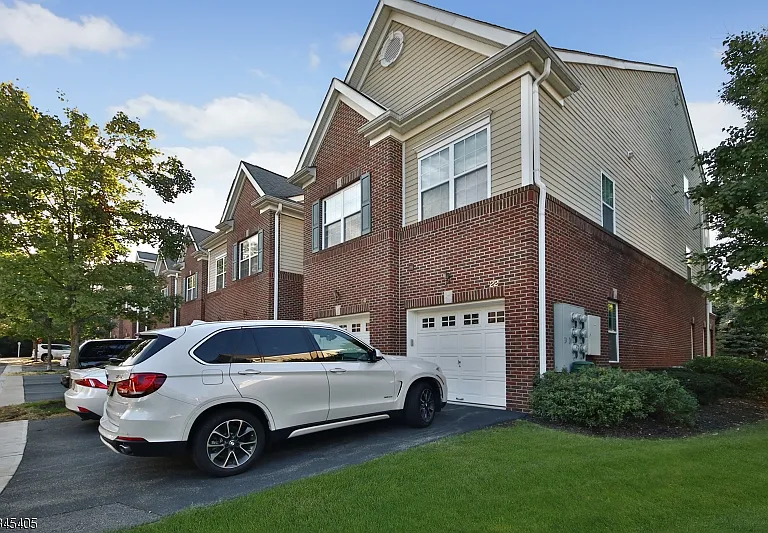 22 Taft Ln — Photo 1