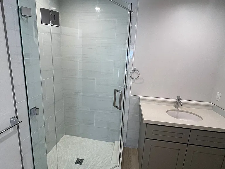 617 W 51st St #617 — Photo 10