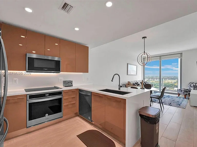 2000 Metropica Way #1408 — Photo 53