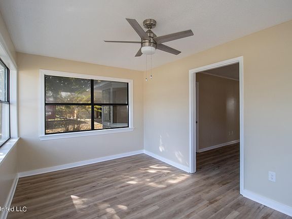 4th image of 11409 Harris Dr