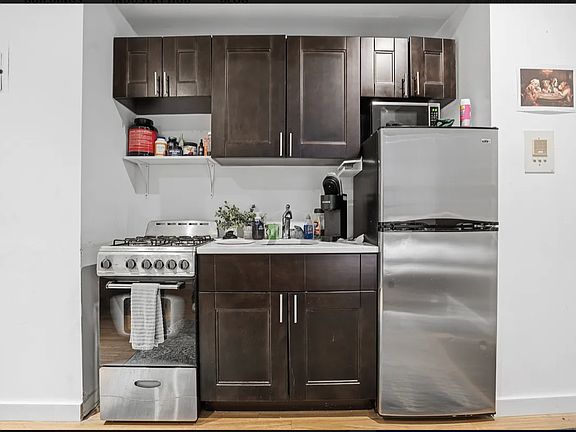 5th image of 206 E 81st St APT 4
