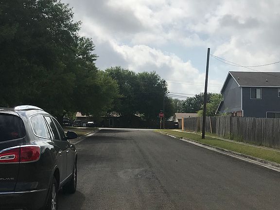 4th image of 4001 Pickwick Ln