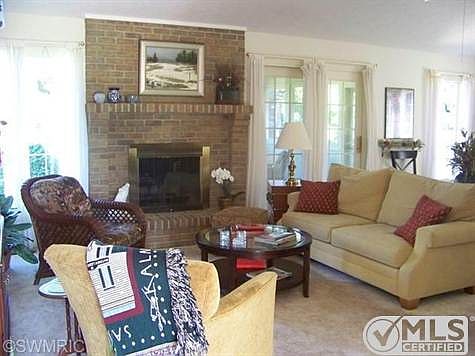 4th image of 3014 Newport Dr