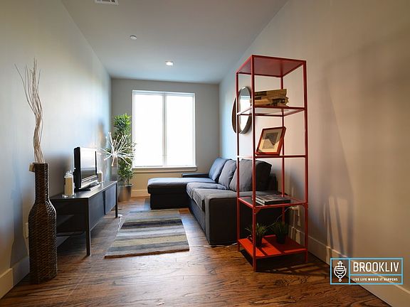 3rd image of 575 Van Buren St APT 1