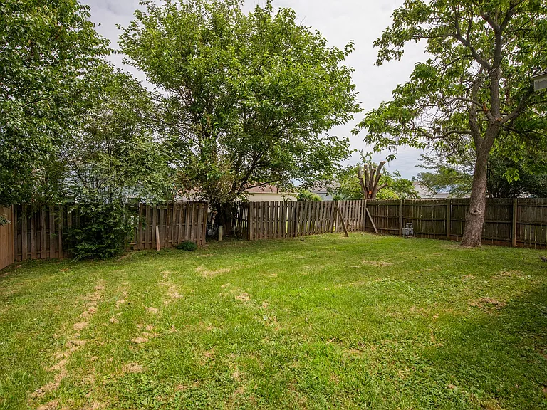 2509 Parkcrest Dr — Photo 17